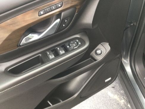 Used 2018 GMC Terrain Denali w/ Advanced Safety Package image 14