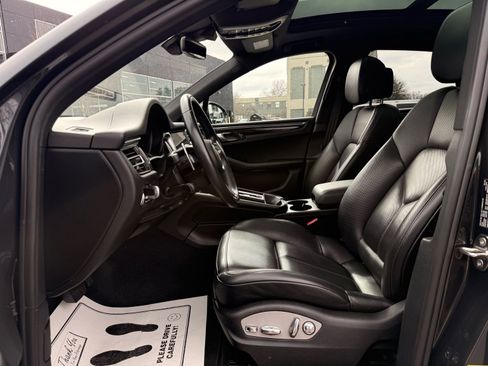 Used 2022 Porsche Macan image 44