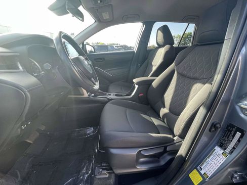 Used 2022 Toyota Corolla Cross LE AWD/4WD image 15