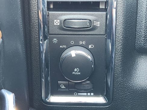 Used 2018 RAM 3500 Laramie Longhorn image 27