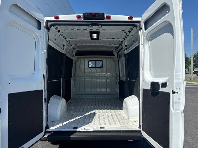 Used 2025 RAM ProMaster 2500 w/ Convenience Group FWD image 5