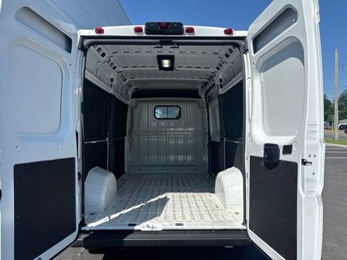 Used 2025 RAM ProMaster 2500 w/ Convenience Group FWD image 5