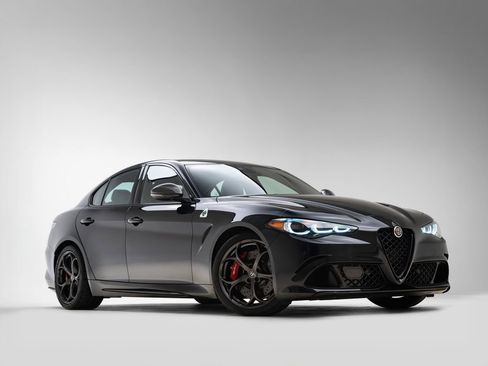 Used 2024 Alfa Romeo Giulia Quadrifoglio w/ Active Assist Plus Package image 11