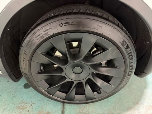 Used 2020 Tesla Model Y Long Range image 7