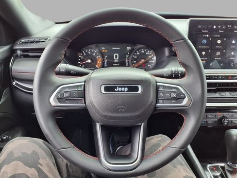 Used 2025 Jeep Compass Trailhawk AWD/4WD image 15