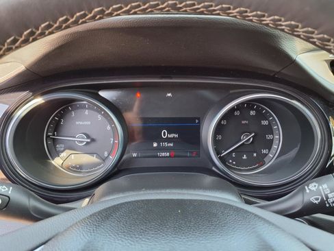 Used 2022 Buick Encore GX Essence image 9