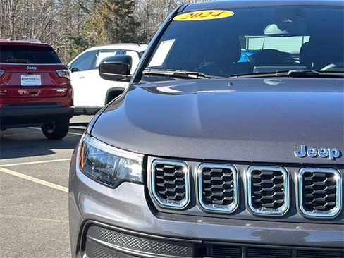 Certified 2024 Jeep Compass Sport image 10