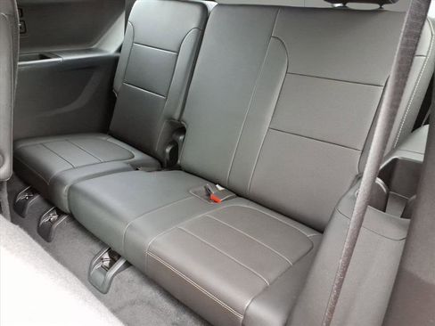Used 2023 Chevrolet Traverse Premier image 11