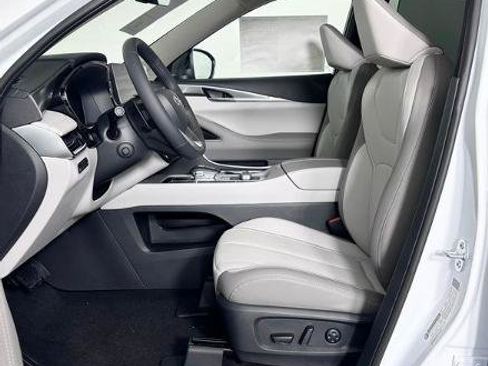 Certified 2026 INFINITI QX60 Luxe w/ Cargo Package AWD/4WD image 12