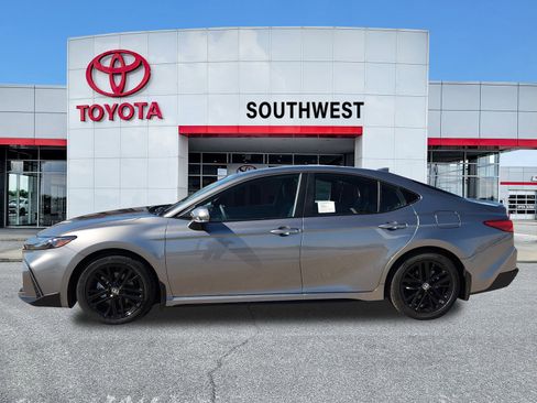 New 2026 Toyota Camry SE w/ Convenience Package image 3