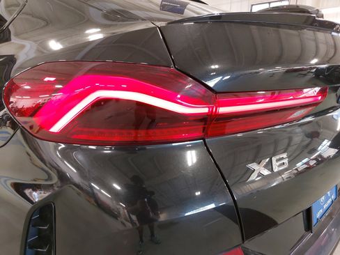 Used 2022 BMW X6 xDrive40i w/ M Sport Package image 36