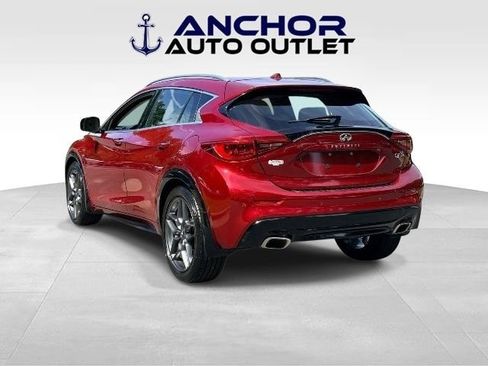 Used 2017 INFINITI QX30 Premium w/ Navigation Package FWD image 6