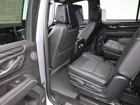 Used 2024 GMC Yukon XL Denali w/ Advanced Technology Package AWD/4WD image 17