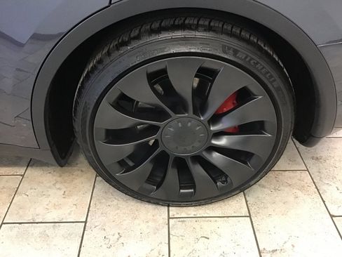 Used 2022 Tesla Model Y Performance image 21