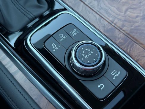 Used 2024 Nissan Armada SL w/ Captain's Chairs Package image 40