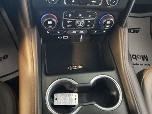 Used 2024 Chevrolet Suburban LT AWD/4WD image 34