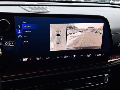 Used 2024 Chevrolet Traverse Z71 w/ Enhanced Driving Package image 18