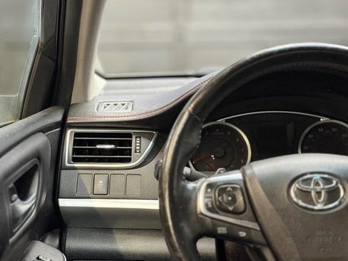 Used 2017 Toyota Camry SE image 17