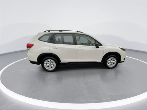Used 2022 Subaru Forester 2.5i image 9