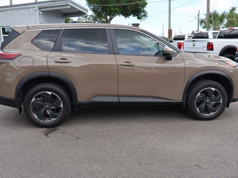 Used 2025 Nissan Rogue SV FWD image 4