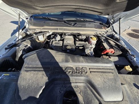 Used 2024 RAM 2500 Tradesman w/ Chrome Appearance Group image 32