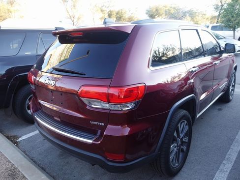Used 2018 Jeep Grand Cherokee Limited w/ Luxury Group II image 3