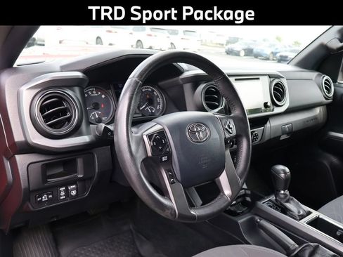 Used 2017 Toyota Tacoma TRD Sport w/ Tow Package AWD/4WD image 5