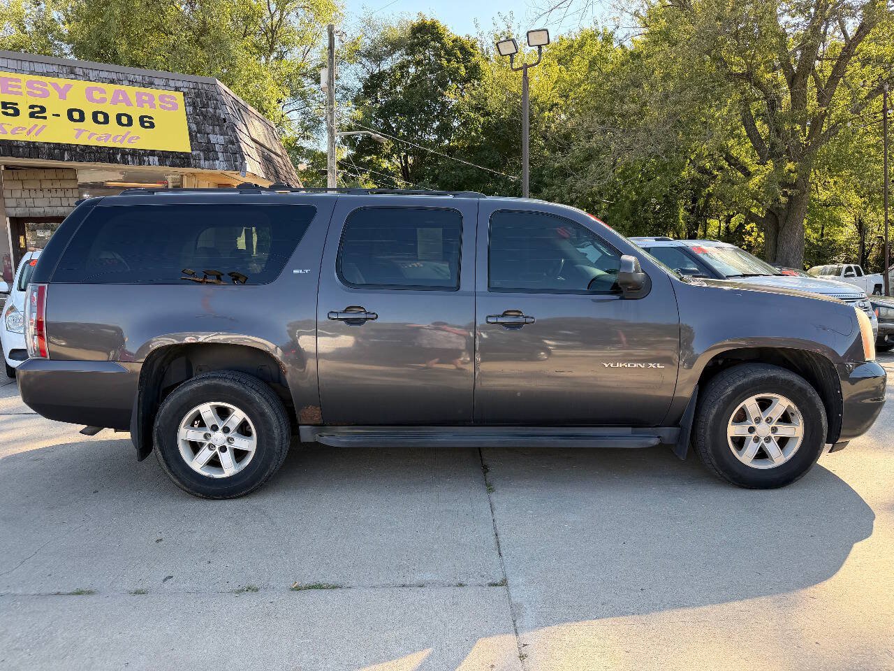 Used 2010 GMC Yukon XL SLT w/ SLT-2 Equipment Package AWD/4WD image 8