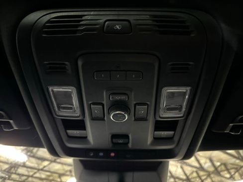 Used 2021 Cadillac Escalade Premium Luxury image 24