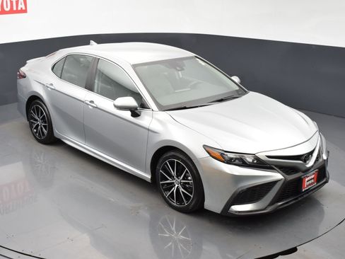 Used 2024 Toyota Camry SE image 21