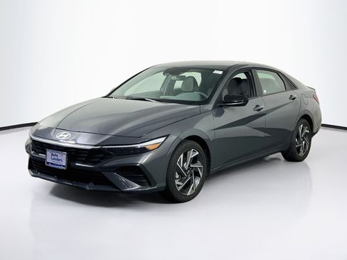 Used 2025 Hyundai Elantra Sport FWD image 1