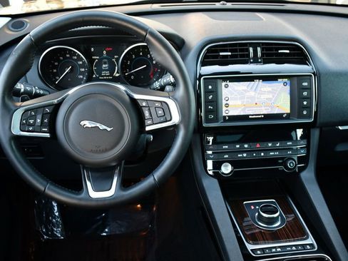 Used 2018 Jaguar F-PACE Prestige image 46
