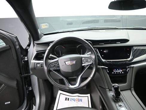 Certified 2025 Cadillac XT6 Premium Luxury image 11