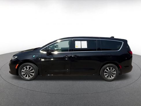 Used 2023 Chrysler Pacifica Touring-L FWD image 9