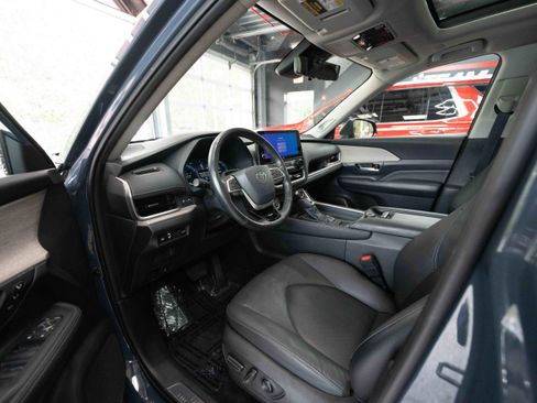 Used 2024 Toyota Grand Highlander AWD image 8