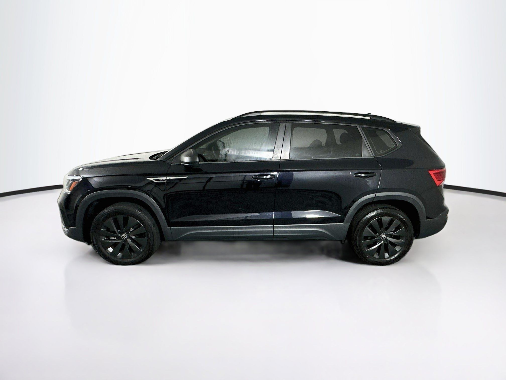Used 2024 Volkswagen Taos S FWD image 4