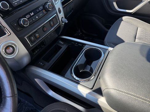 Used 2021 Nissan Titan SV w/ SV Convenience Package RWD image 13