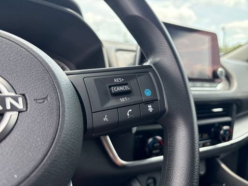 Used 2024 Nissan Rogue SV FWD image 11