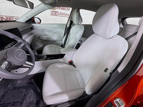 Certified 2025 Hyundai Kona SE image 25