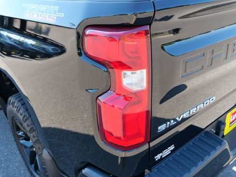 Used 2021 Chevrolet Silverado 1500 Custom Trail Boss AWD/4WD image 17