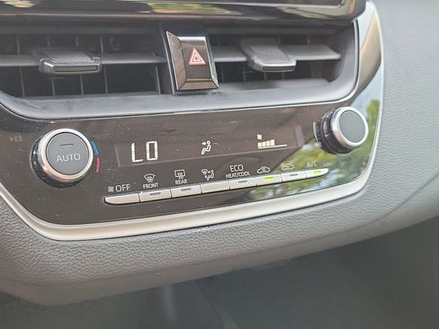 Used 2024 Toyota Corolla LE FWD image 33