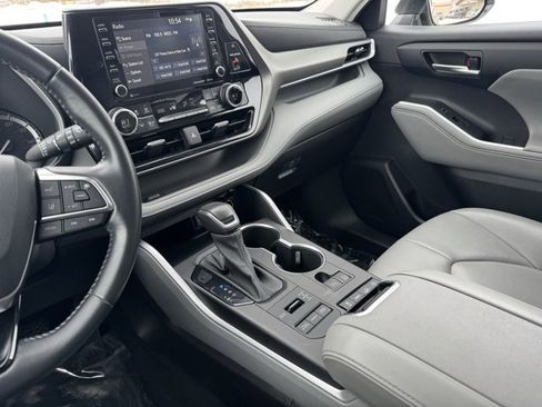 Certified 2021 Toyota Highlander XLE image 22