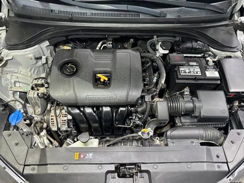 Used 2020 Hyundai Elantra SE FWD image 5