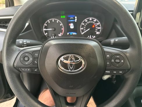Used 2025 Toyota Corolla LE FWD image 12