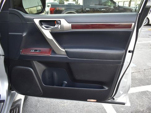 Used 2015 Lexus GX 460 image 41