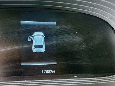 Used 2025 Hyundai Venue SEL image 19