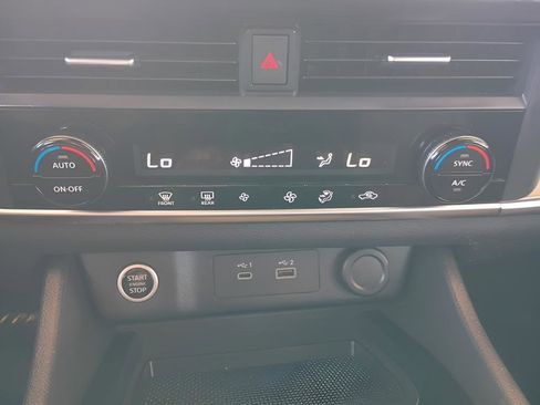 Used 2023 Nissan Rogue SV AWD/4WD image 16