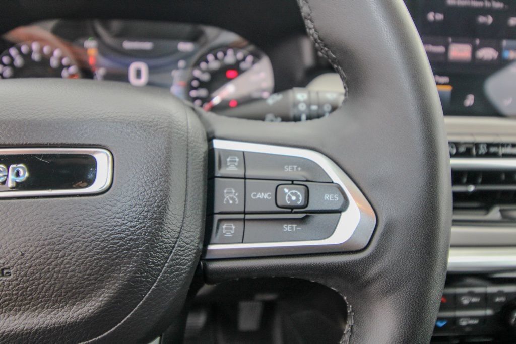 Used 2025 Jeep Compass Limited AWD/4WD image 20