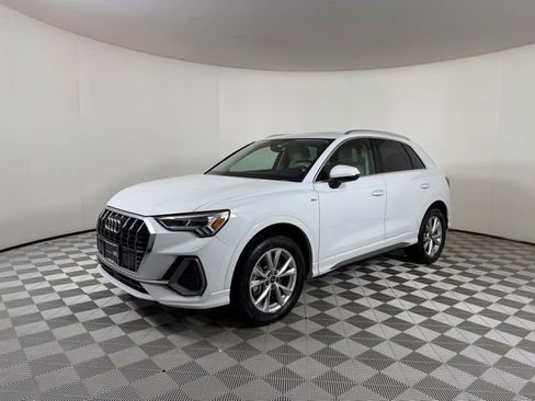 Used 2022 Audi Q3 2.0T Premium Plus w/ Premium Plus Package AWD/4WD image 3