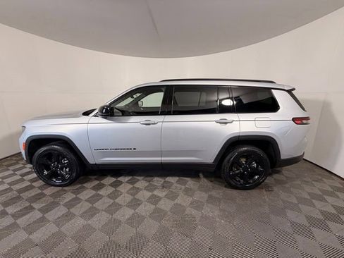 Used 2023 Jeep Grand Cherokee L Laredo AWD/4WD image 8